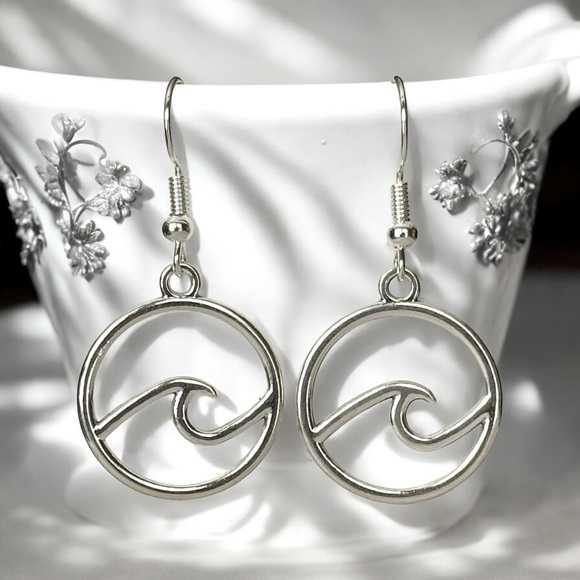 5 For $25💫Silver Ocean Wave Dangles Earrings - Picture 4 of 5